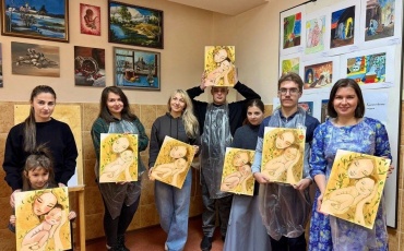 30 ноября 2025 года, в День матери, в художественной студии Образ при Свято-Троицком кафедральном соборе прошёл мастер-класс Счастье материнства дл...