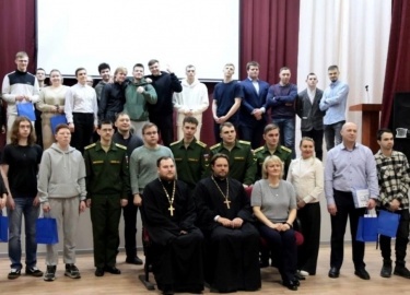 В СВГУ прошла интеллектуальная игра брейн-ринг, посвященная Великой Отечественной войне. Студенческие команды соревновались в знаниях, а мероприяти...