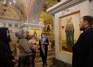 11 декабря 2024 года в верхнем храме Свято-Троицкого кафедрального собора состоялось мероприятие &laquo;Вечернее паломничество ко святым иконам&raq...
