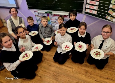 8 декабря, в рамках областных образовательных Рождественских чтений, руководитель Никольского молодёжного клуба прове...